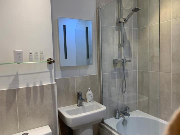 Modern City Centre Apartment Portsmouth Exterior foto